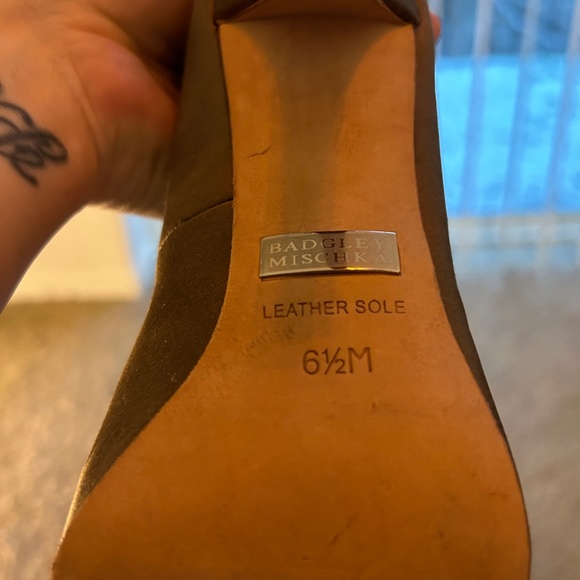 Badgley Mischka Mocha Brown Satin Pumps With Bow and Crystal Toe Size 6.5 - Picture 10 of 10